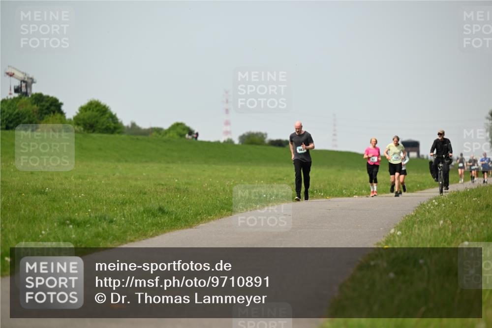 10.05.2026 - 8. Wedeler Halbmarathon Dr. Thomas Lammeyer http://msf.ph/oto/9710891 10.05.2026 12:05:23 Laufen  meine-sportfotos.de