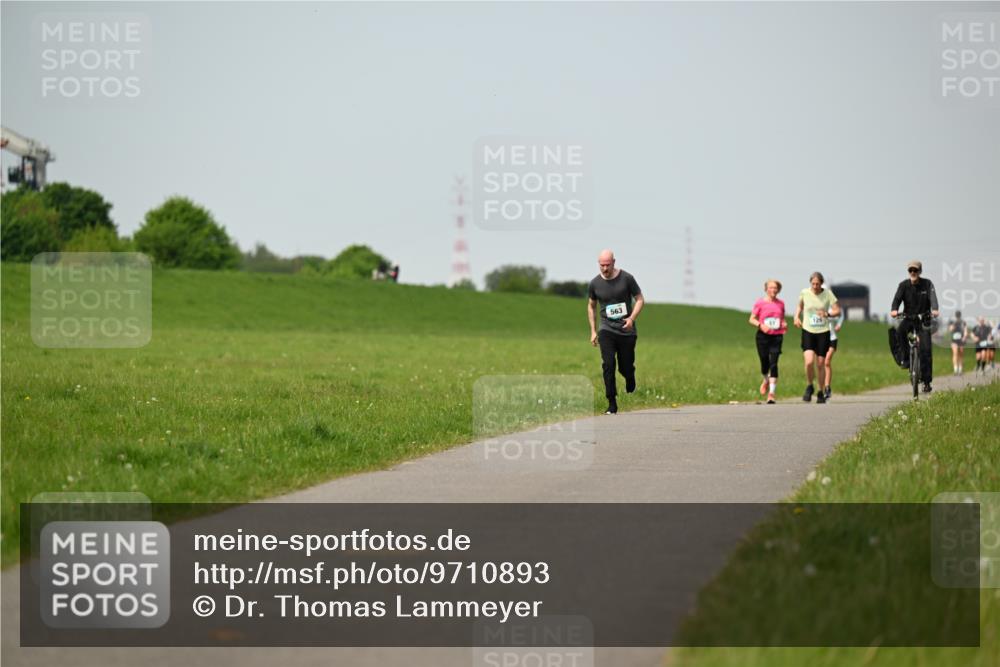 10.05.2026 - 8. Wedeler Halbmarathon Dr. Thomas Lammeyer http://msf.ph/oto/9710893 10.05.2026 12:05:23 Laufen 563, 125 meine-sportfotos.de