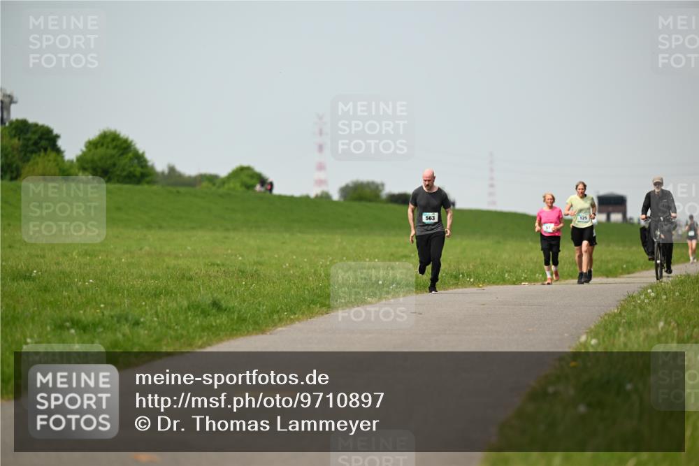 10.05.2026 - 8. Wedeler Halbmarathon Dr. Thomas Lammeyer http://msf.ph/oto/9710897 10.05.2026 12:05:23 Laufen  meine-sportfotos.de