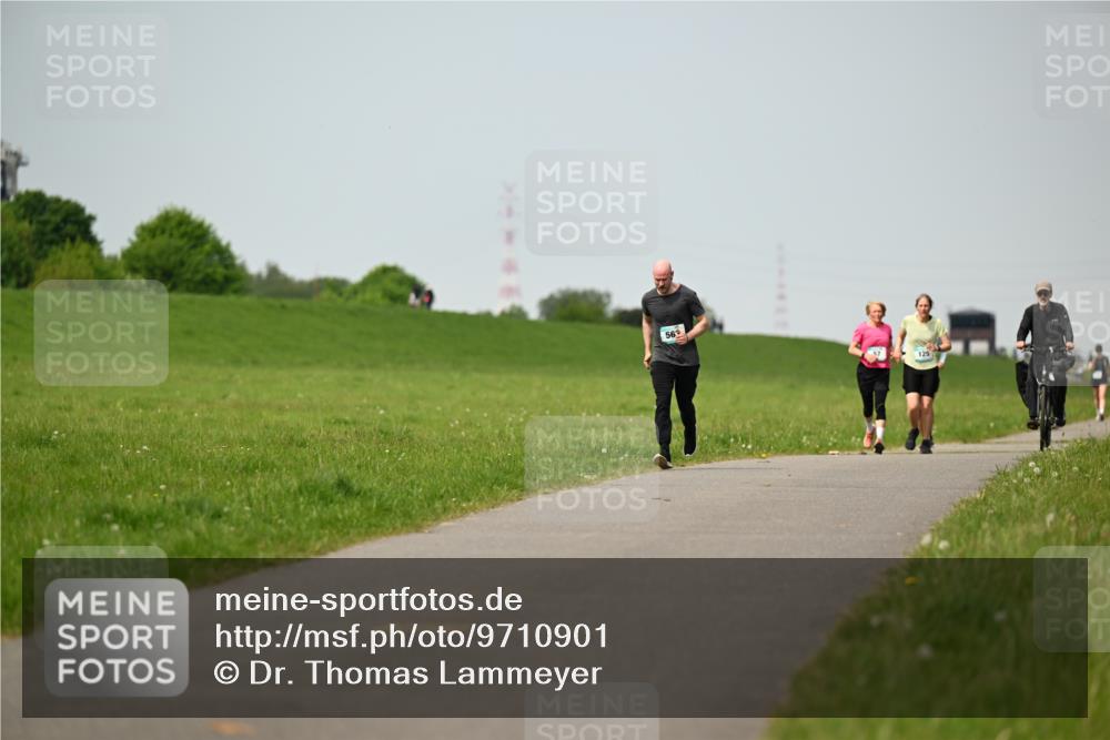 10.05.2026 - 8. Wedeler Halbmarathon Dr. Thomas Lammeyer http://msf.ph/oto/9710901 10.05.2026 12:05:23 Laufen 563, 125 meine-sportfotos.de