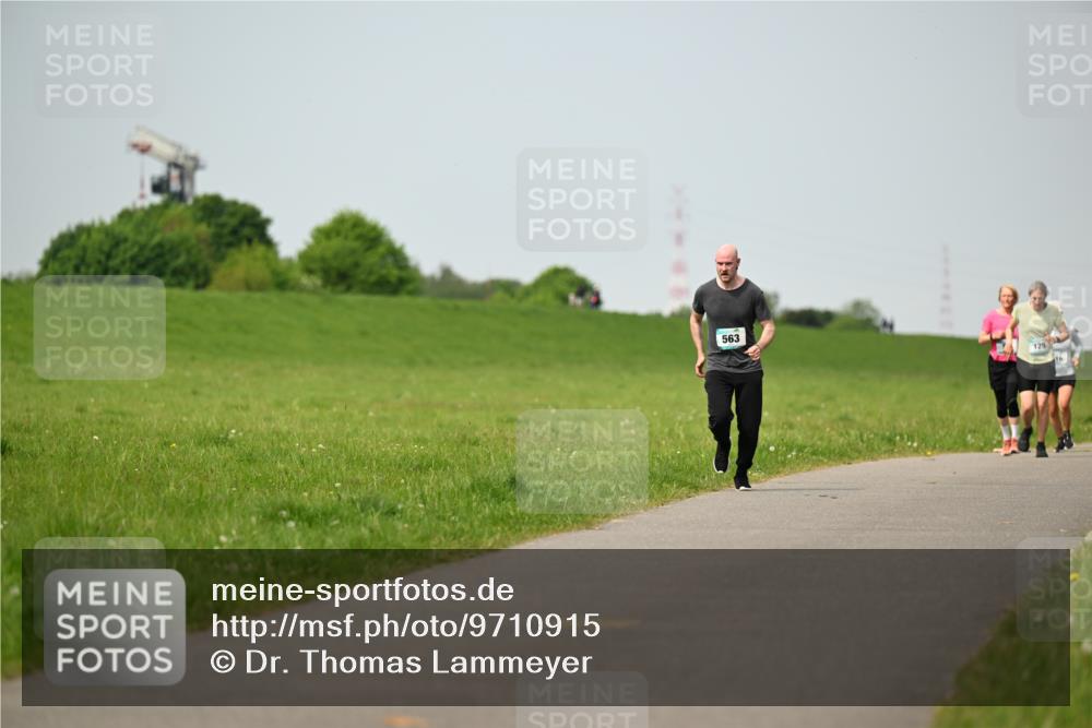 10.05.2026 - 8. Wedeler Halbmarathon Dr. Thomas Lammeyer http://msf.ph/oto/9710915 10.05.2026 12:05:26 Laufen 563, 125 meine-sportfotos.de