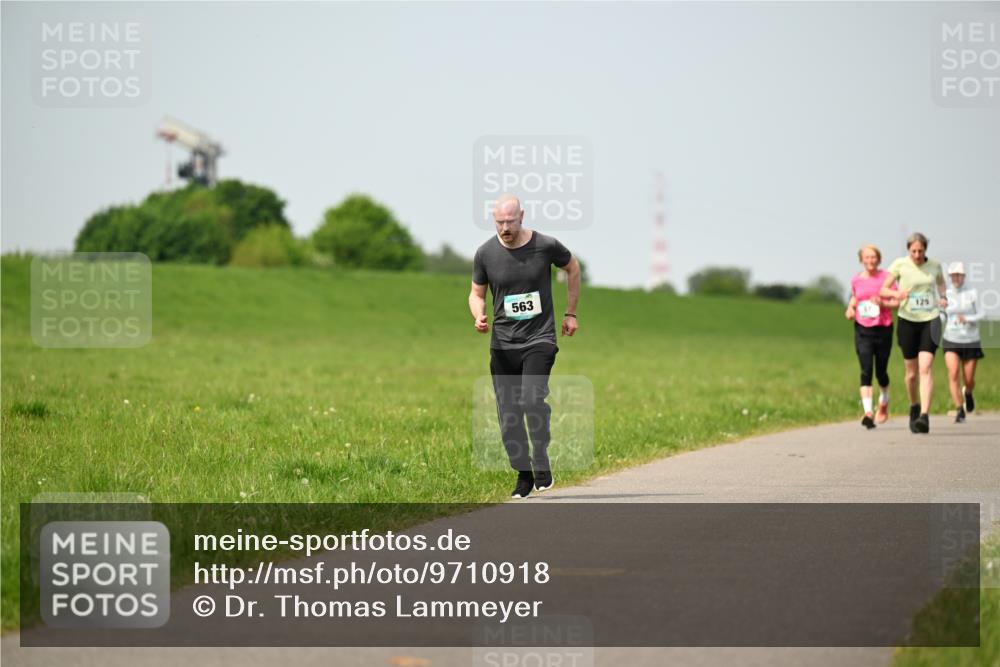 10.05.2026 - 8. Wedeler Halbmarathon Dr. Thomas Lammeyer http://msf.ph/oto/9710918 10.05.2026 12:05:30 Laufen 563 meine-sportfotos.de