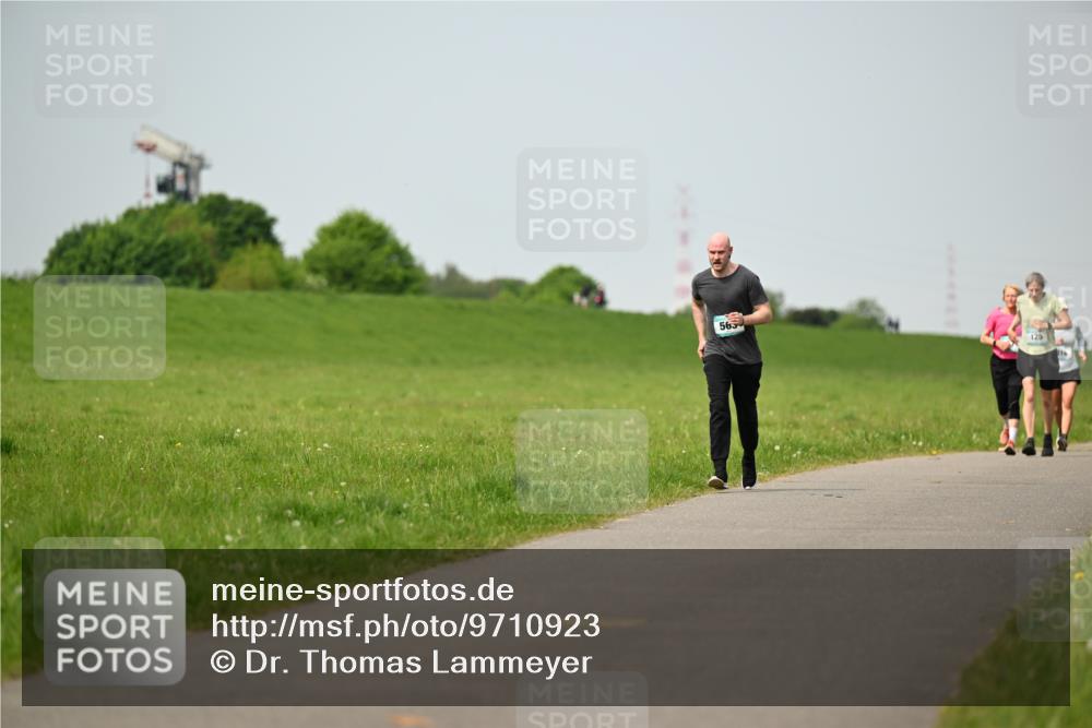 10.05.2026 - 8. Wedeler Halbmarathon Dr. Thomas Lammeyer http://msf.ph/oto/9710923 10.05.2026 12:05:26 Laufen 563, 125 meine-sportfotos.de