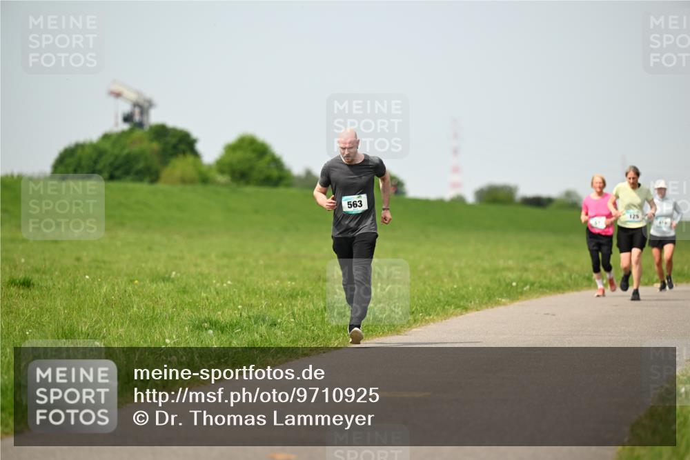 10.05.2026 - 8. Wedeler Halbmarathon Dr. Thomas Lammeyer http://msf.ph/oto/9710925 10.05.2026 12:05:30 Laufen 563, 125 meine-sportfotos.de