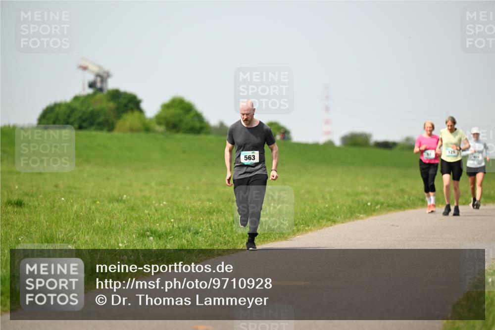10.05.2026 - 8. Wedeler Halbmarathon Dr. Thomas Lammeyer http://msf.ph/oto/9710928 10.05.2026 12:05:30 Laufen 563, 125 meine-sportfotos.de