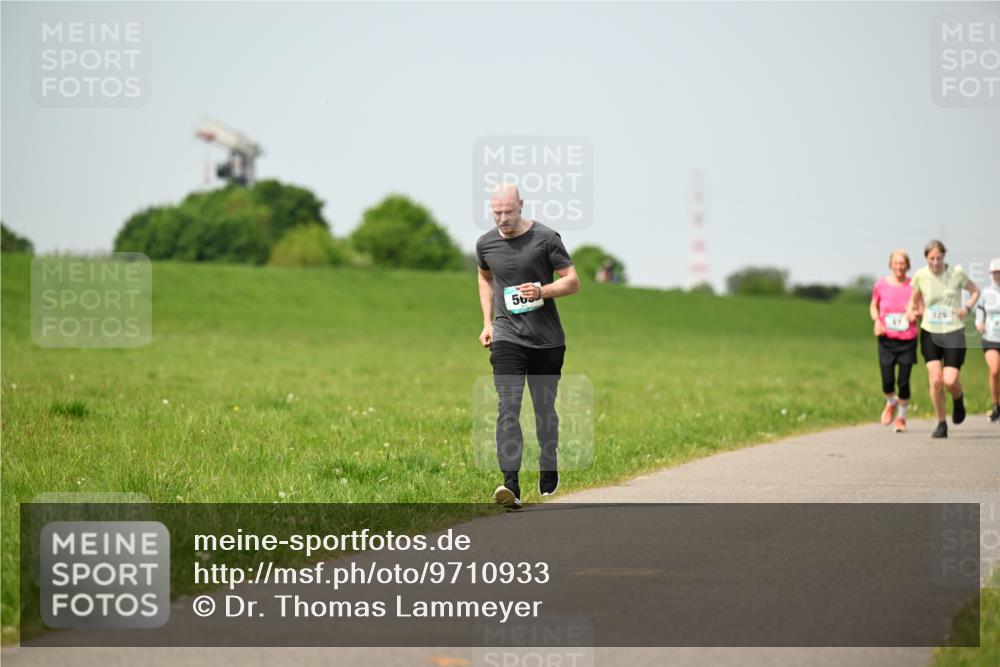 10.05.2026 - 8. Wedeler Halbmarathon Dr. Thomas Lammeyer http://msf.ph/oto/9710933 10.05.2026 12:05:30 Laufen 129 meine-sportfotos.de
