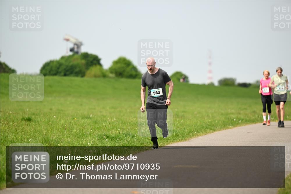 10.05.2026 - 8. Wedeler Halbmarathon Dr. Thomas Lammeyer http://msf.ph/oto/9710935 10.05.2026 12:05:30 Laufen 563, 129 meine-sportfotos.de