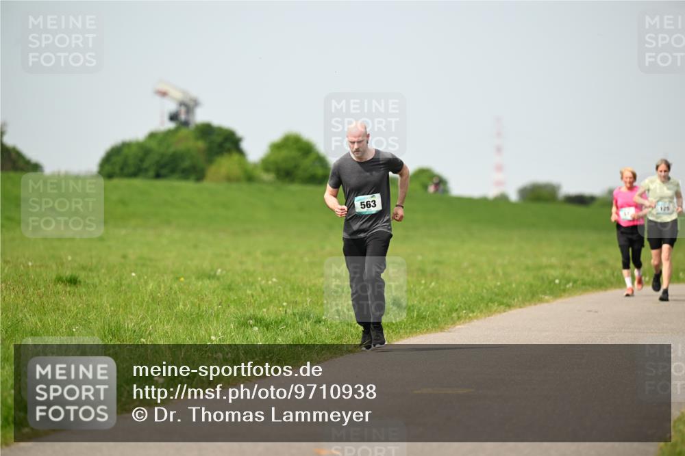 10.05.2026 - 8. Wedeler Halbmarathon Dr. Thomas Lammeyer http://msf.ph/oto/9710938 10.05.2026 12:05:31 Laufen 563, 129 meine-sportfotos.de