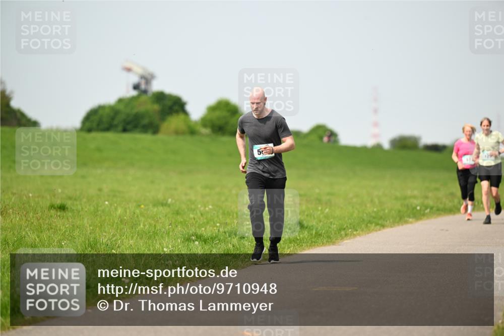 10.05.2026 - 8. Wedeler Halbmarathon Dr. Thomas Lammeyer http://msf.ph/oto/9710948 10.05.2026 12:05:31 Laufen  meine-sportfotos.de