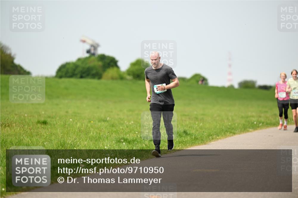 10.05.2026 - 8. Wedeler Halbmarathon Dr. Thomas Lammeyer http://msf.ph/oto/9710950 10.05.2026 12:05:31 Laufen 125 meine-sportfotos.de