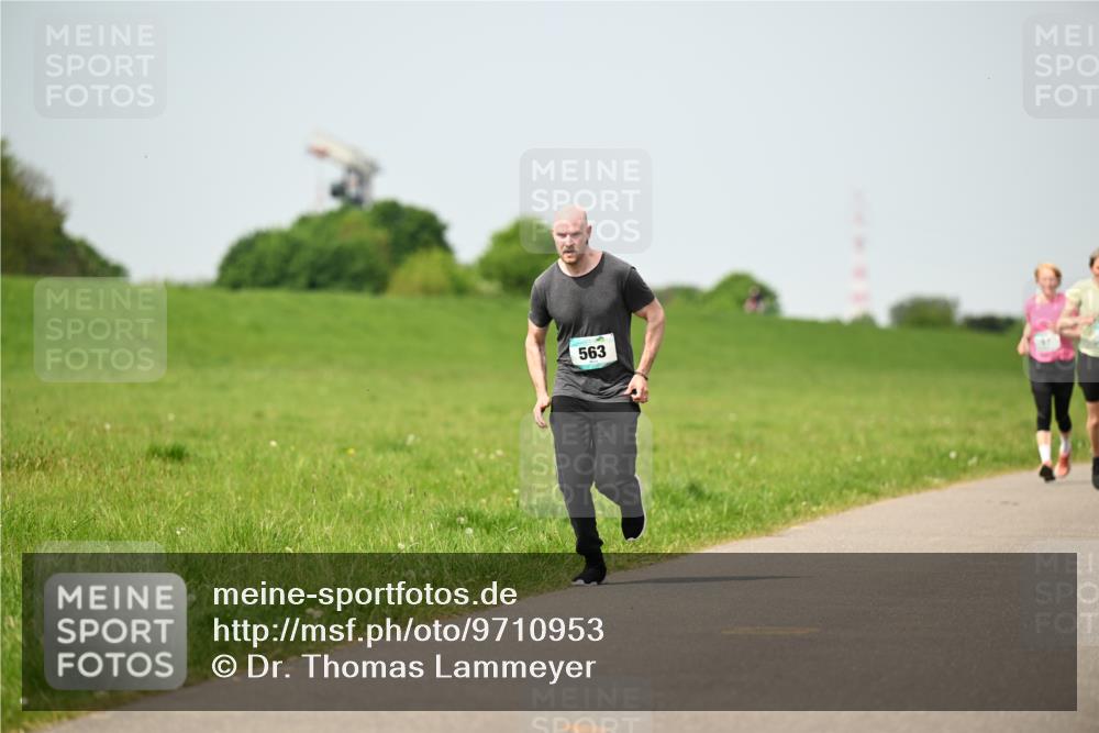 10.05.2026 - 8. Wedeler Halbmarathon Dr. Thomas Lammeyer http://msf.ph/oto/9710953 10.05.2026 12:05:31 Laufen 563 meine-sportfotos.de