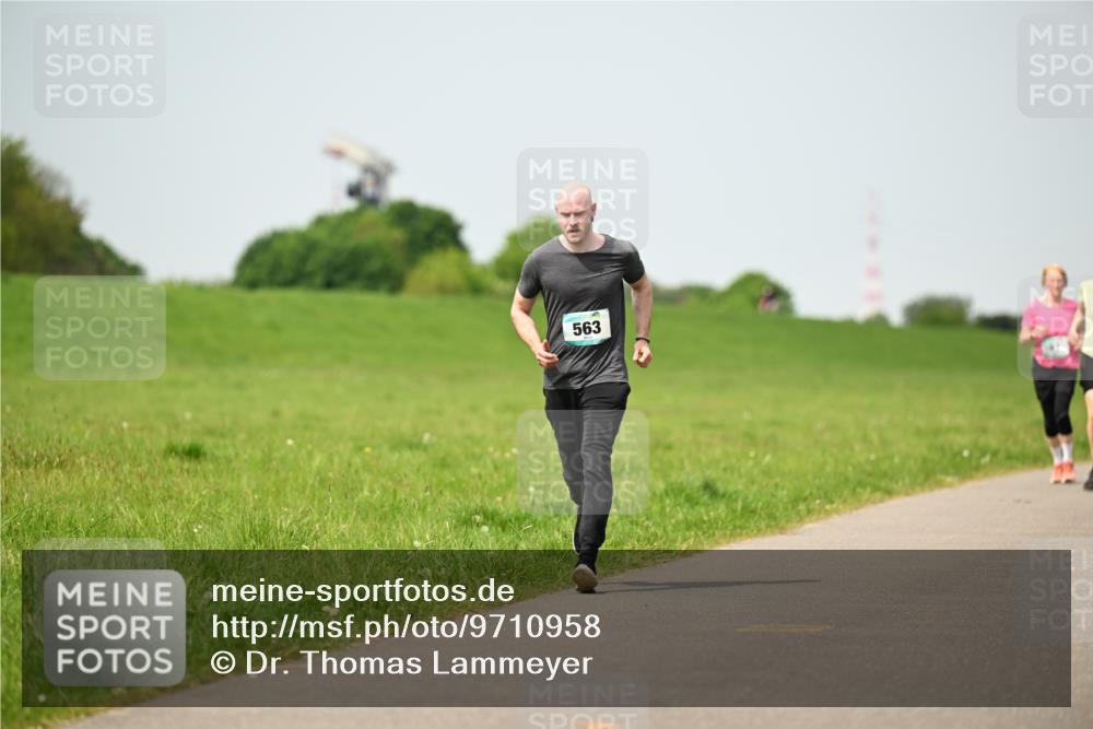 10.05.2026 - 8. Wedeler Halbmarathon Dr. Thomas Lammeyer http://msf.ph/oto/9710958 10.05.2026 12:05:32 Laufen 563 meine-sportfotos.de