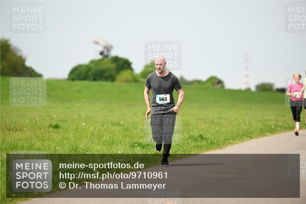 10.05.2026 - 8. Wedeler Halbmarathon Dr. Thomas Lammeyer http://msf.ph/oto/9710961 10.05.2026 12:05:32 Laufen 563 meine-sportfotos.de