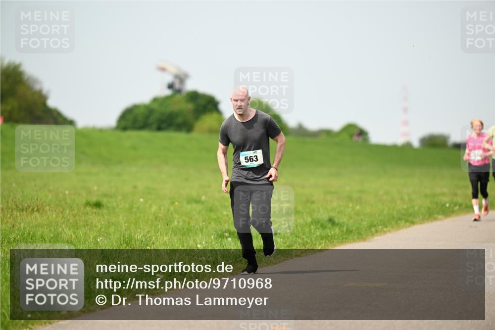 10.05.2026 - 8. Wedeler Halbmarathon Dr. Thomas Lammeyer http://msf.ph/oto/9710968 10.05.2026 12:05:32 Laufen 563 meine-sportfotos.de
