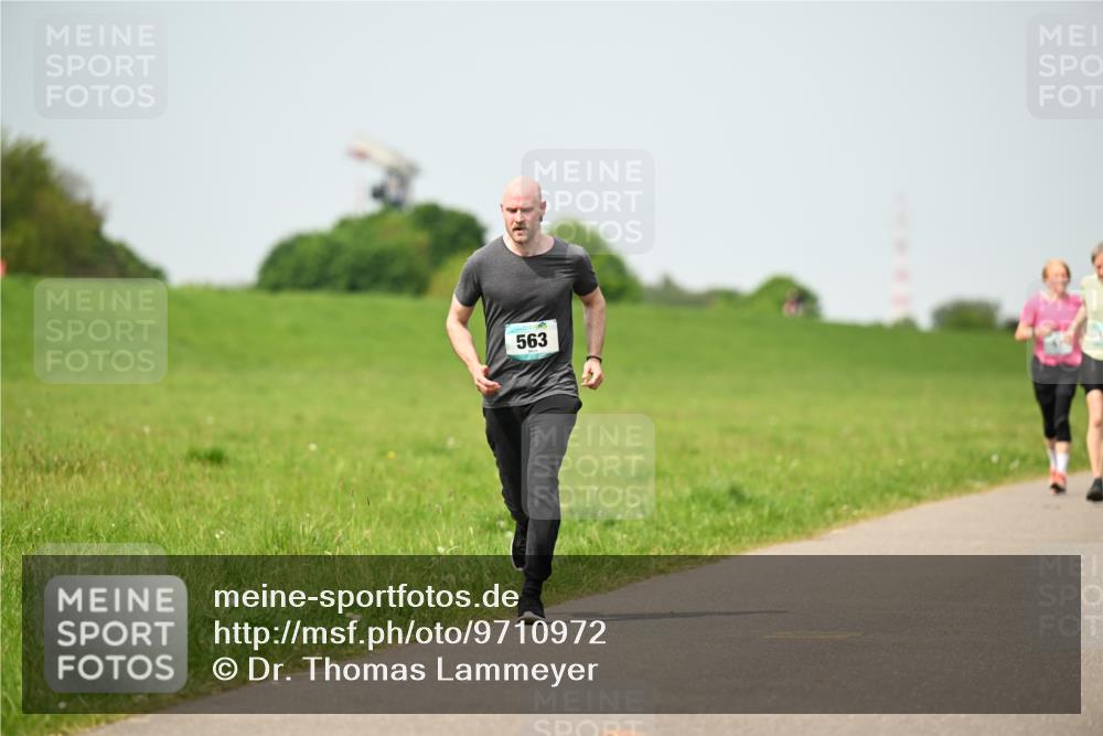 10.05.2026 - 8. Wedeler Halbmarathon Dr. Thomas Lammeyer http://msf.ph/oto/9710972 10.05.2026 12:05:32 Laufen 563 meine-sportfotos.de