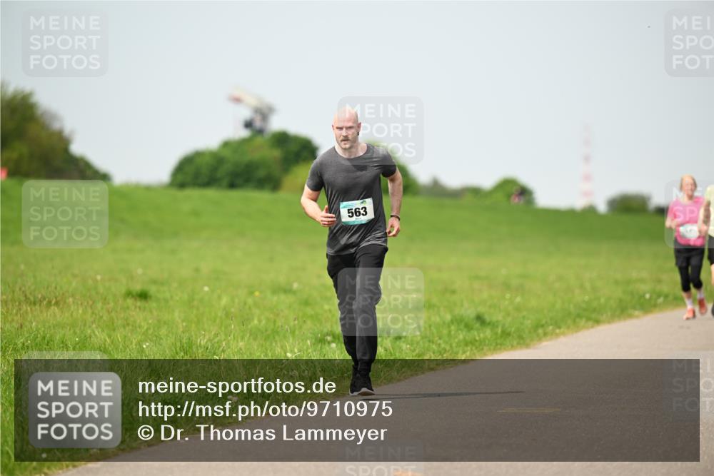 10.05.2026 - 8. Wedeler Halbmarathon Dr. Thomas Lammeyer http://msf.ph/oto/9710975 10.05.2026 12:05:32 Laufen 563 meine-sportfotos.de