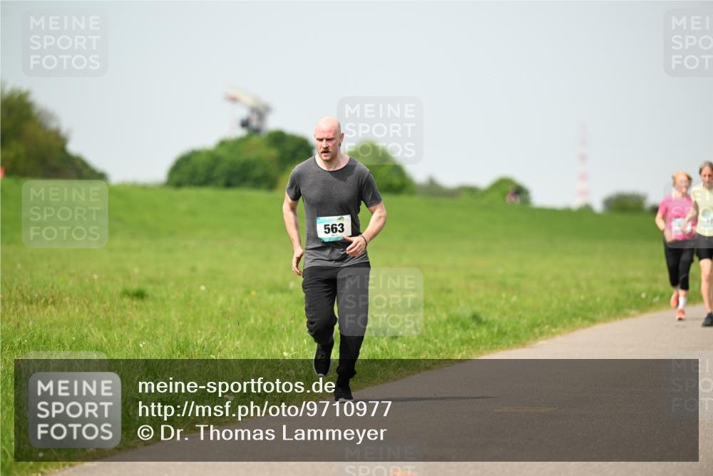 10.05.2026 - 8. Wedeler Halbmarathon Dr. Thomas Lammeyer http://msf.ph/oto/9710977 10.05.2026 12:05:32 Laufen 563 meine-sportfotos.de
