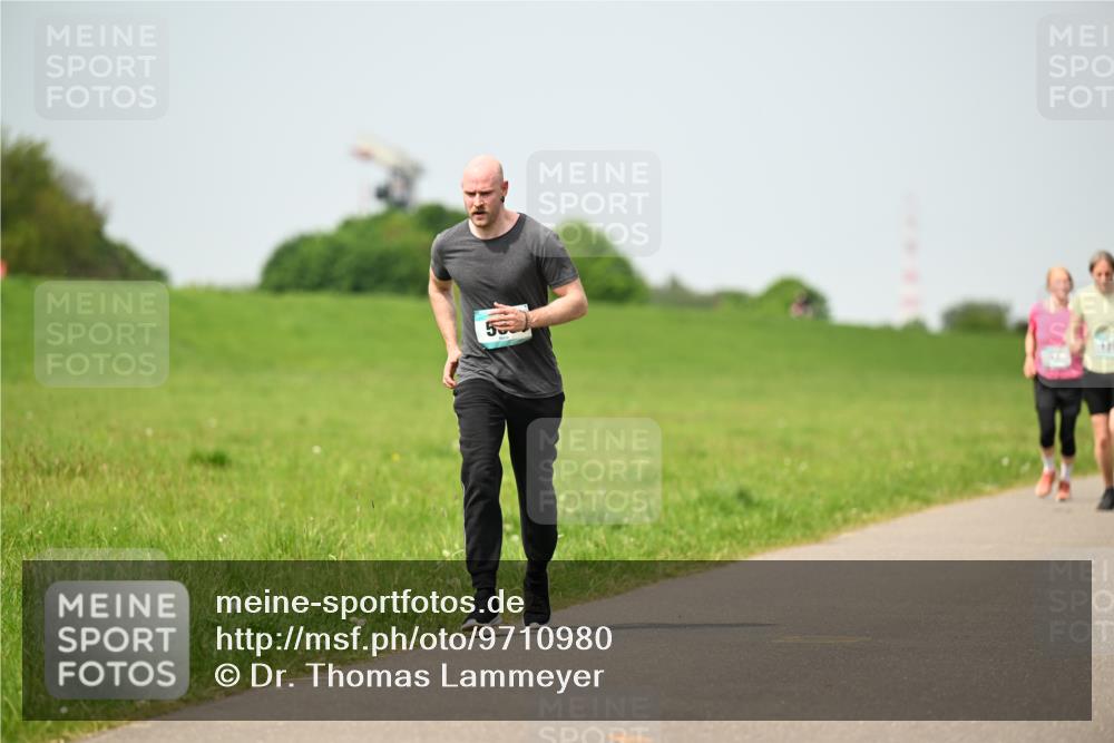 10.05.2026 - 8. Wedeler Halbmarathon Dr. Thomas Lammeyer http://msf.ph/oto/9710980 10.05.2026 12:05:33 Laufen  meine-sportfotos.de