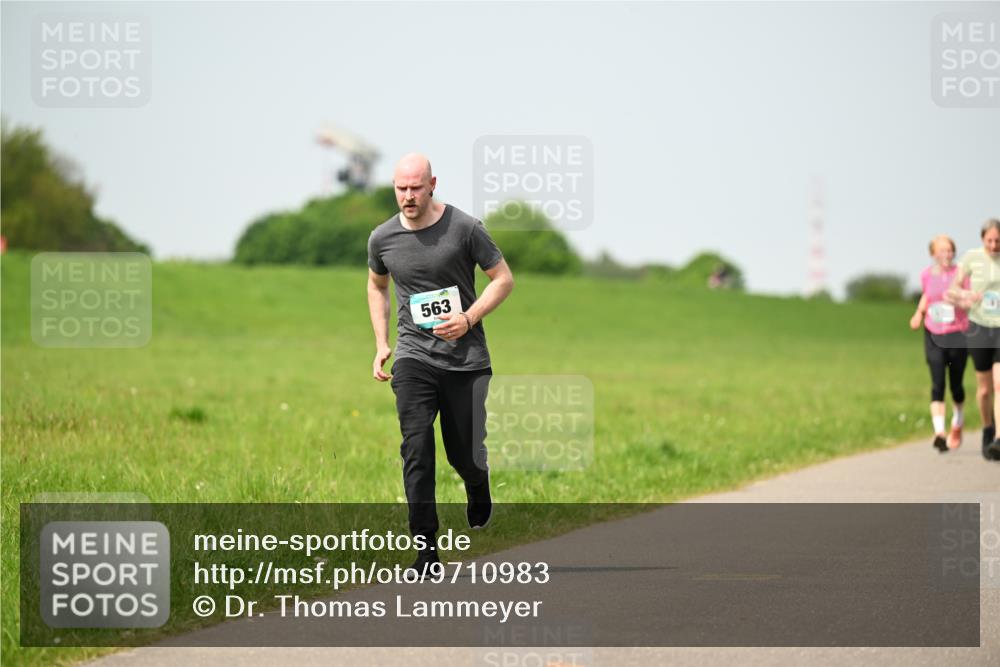 10.05.2026 - 8. Wedeler Halbmarathon Dr. Thomas Lammeyer http://msf.ph/oto/9710983 10.05.2026 12:05:33 Laufen 563 meine-sportfotos.de