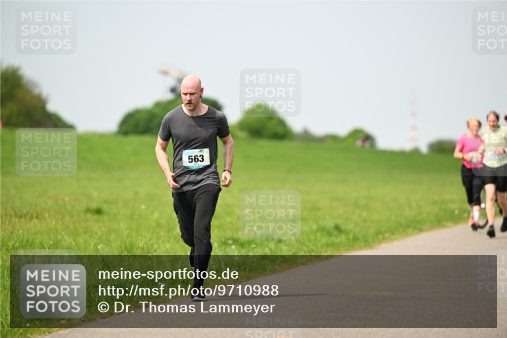 10.05.2026 - 8. Wedeler Halbmarathon Dr. Thomas Lammeyer http://msf.ph/oto/9710988 10.05.2026 12:05:33 Laufen 563 meine-sportfotos.de
