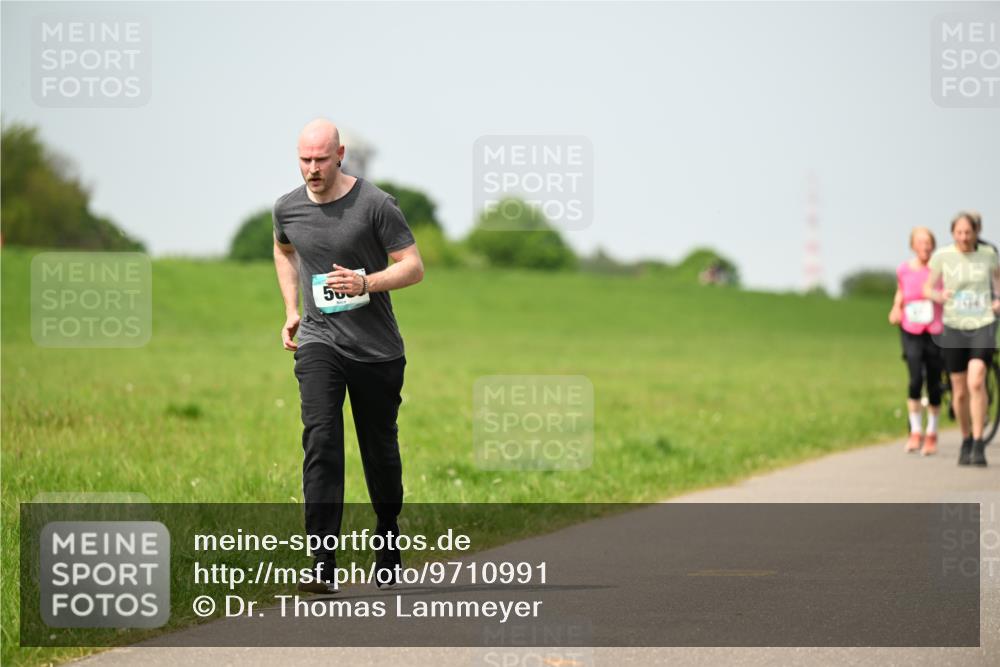 10.05.2026 - 8. Wedeler Halbmarathon Dr. Thomas Lammeyer http://msf.ph/oto/9710991 10.05.2026 12:05:33 Laufen  meine-sportfotos.de