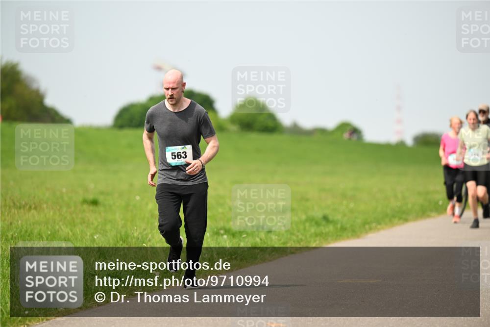 10.05.2026 - 8. Wedeler Halbmarathon Dr. Thomas Lammeyer http://msf.ph/oto/9710994 10.05.2026 12:05:33 Laufen 563 meine-sportfotos.de