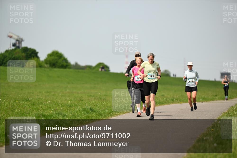 10.05.2026 - 8. Wedeler Halbmarathon Dr. Thomas Lammeyer http://msf.ph/oto/9711002 10.05.2026 12:05:35 Laufen 125, 416 meine-sportfotos.de