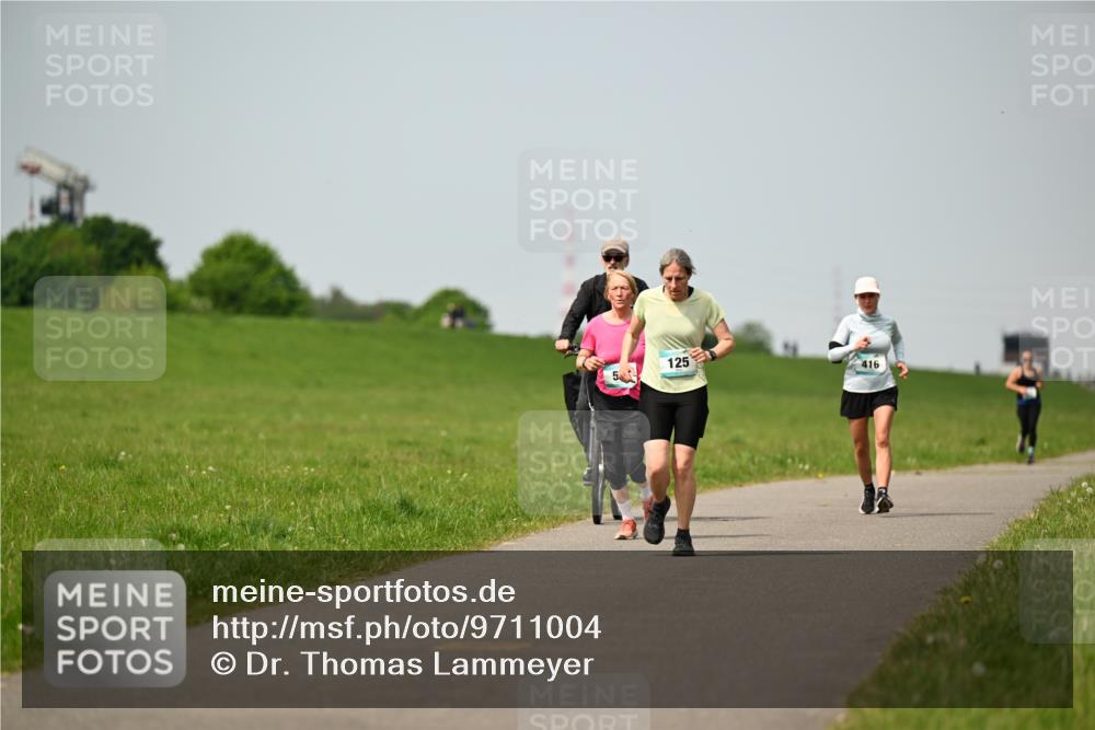10.05.2026 - 8. Wedeler Halbmarathon Dr. Thomas Lammeyer http://msf.ph/oto/9711004 10.05.2026 12:05:35 Laufen 125, 416 meine-sportfotos.de