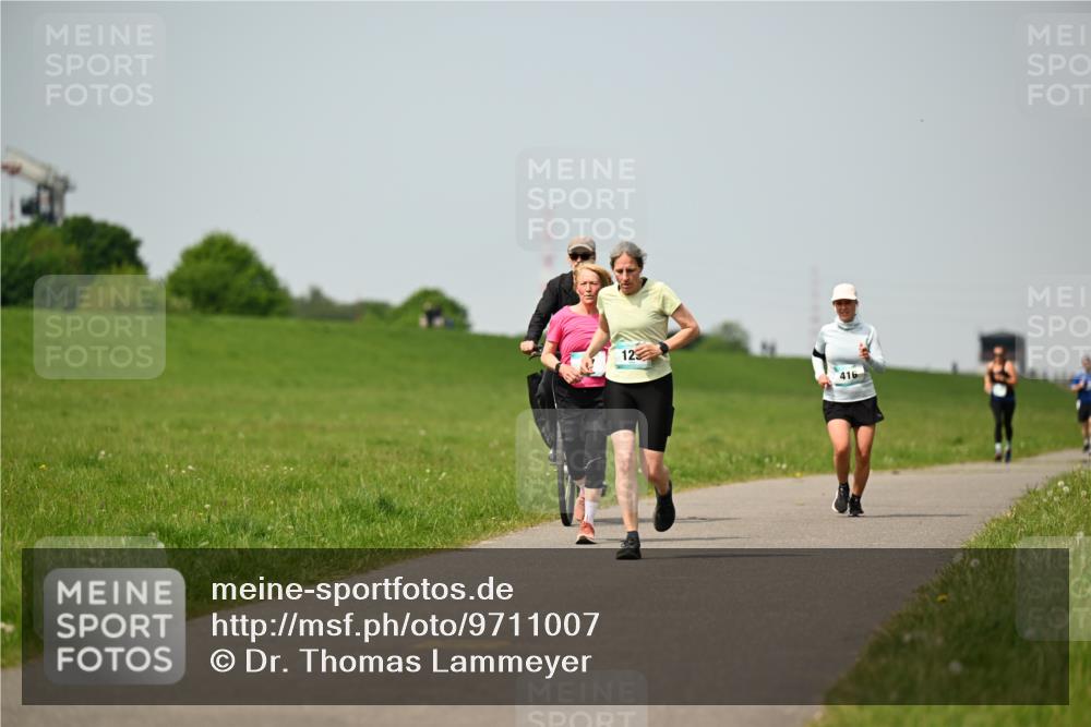 10.05.2026 - 8. Wedeler Halbmarathon Dr. Thomas Lammeyer http://msf.ph/oto/9711007 10.05.2026 12:05:35 Laufen 416 meine-sportfotos.de