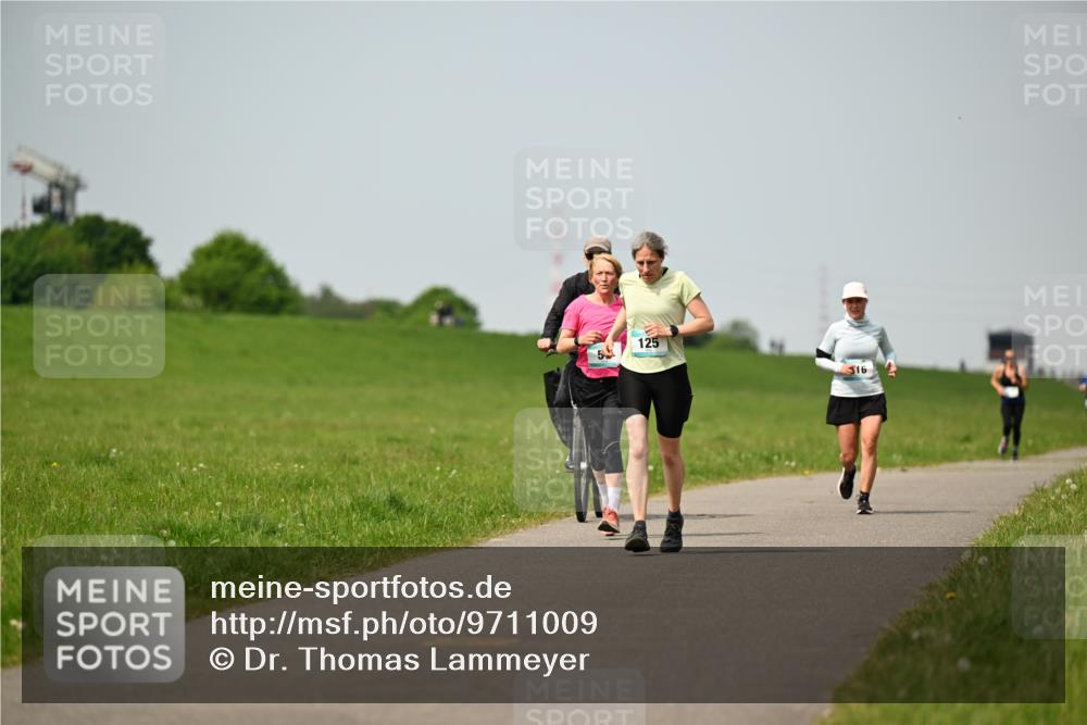 10.05.2026 - 8. Wedeler Halbmarathon Dr. Thomas Lammeyer http://msf.ph/oto/9711009 10.05.2026 12:05:35 Laufen 125, 316 meine-sportfotos.de