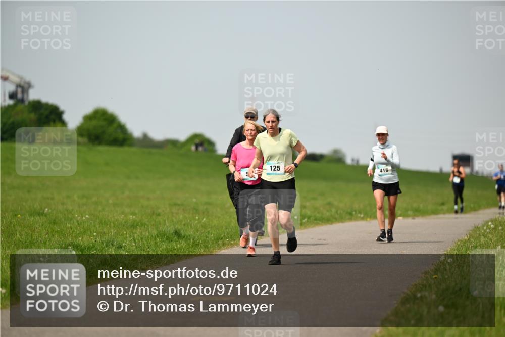 10.05.2026 - 8. Wedeler Halbmarathon Dr. Thomas Lammeyer http://msf.ph/oto/9711024 10.05.2026 12:05:36 Laufen 125, 416 meine-sportfotos.de