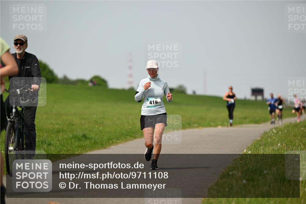 10.05.2026 - 8. Wedeler Halbmarathon Dr. Thomas Lammeyer http://msf.ph/oto/9711108 10.05.2026 12:05:42 Laufen 416 meine-sportfotos.de