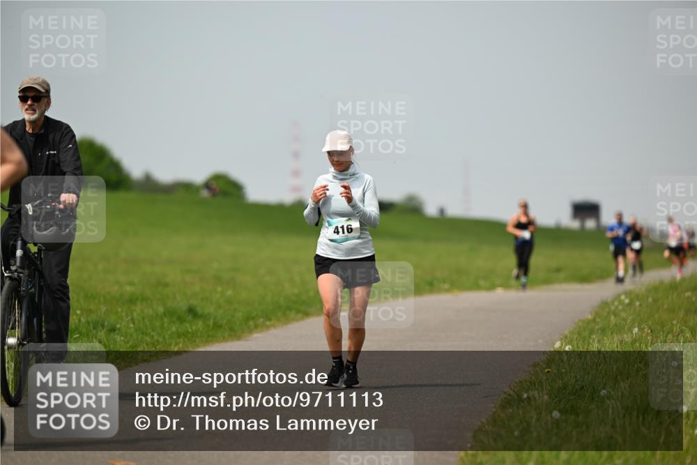 10.05.2026 - 8. Wedeler Halbmarathon Dr. Thomas Lammeyer http://msf.ph/oto/9711113 10.05.2026 12:05:42 Laufen 416 meine-sportfotos.de