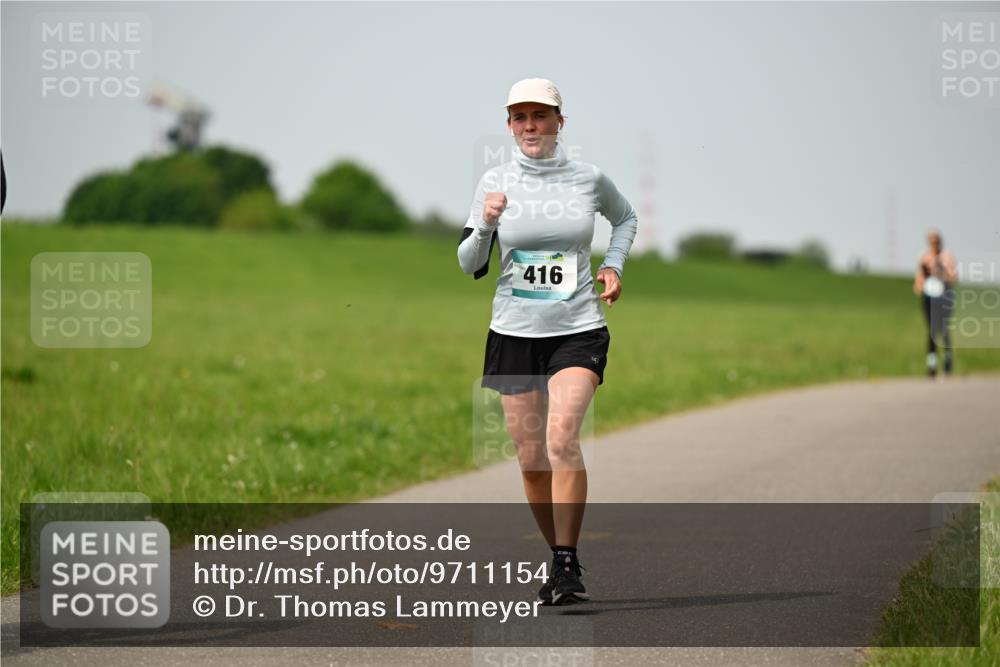 10.05.2026 - 8. Wedeler Halbmarathon Dr. Thomas Lammeyer http://msf.ph/oto/9711154 10.05.2026 12:05:45 Laufen 416 meine-sportfotos.de