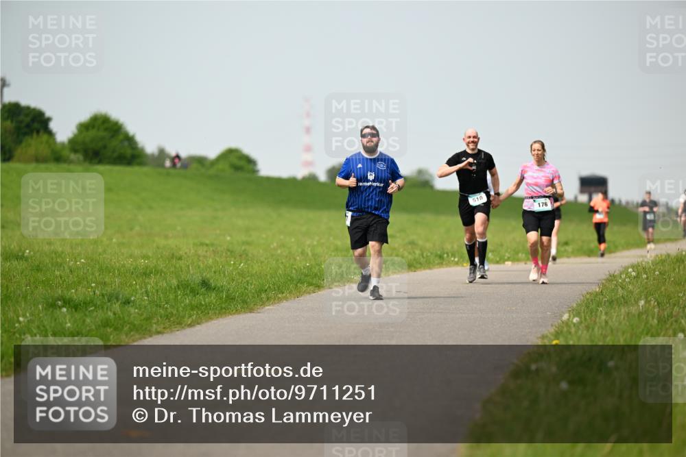 10.05.2026 - 8. Wedeler Halbmarathon Dr. Thomas Lammeyer http://msf.ph/oto/9711251 10.05.2026 12:06:09 Laufen 510, 176 meine-sportfotos.de