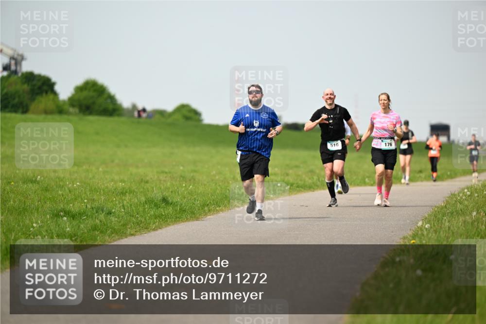 10.05.2026 - 8. Wedeler Halbmarathon Dr. Thomas Lammeyer http://msf.ph/oto/9711272 10.05.2026 12:06:10 Laufen 510, 176 meine-sportfotos.de