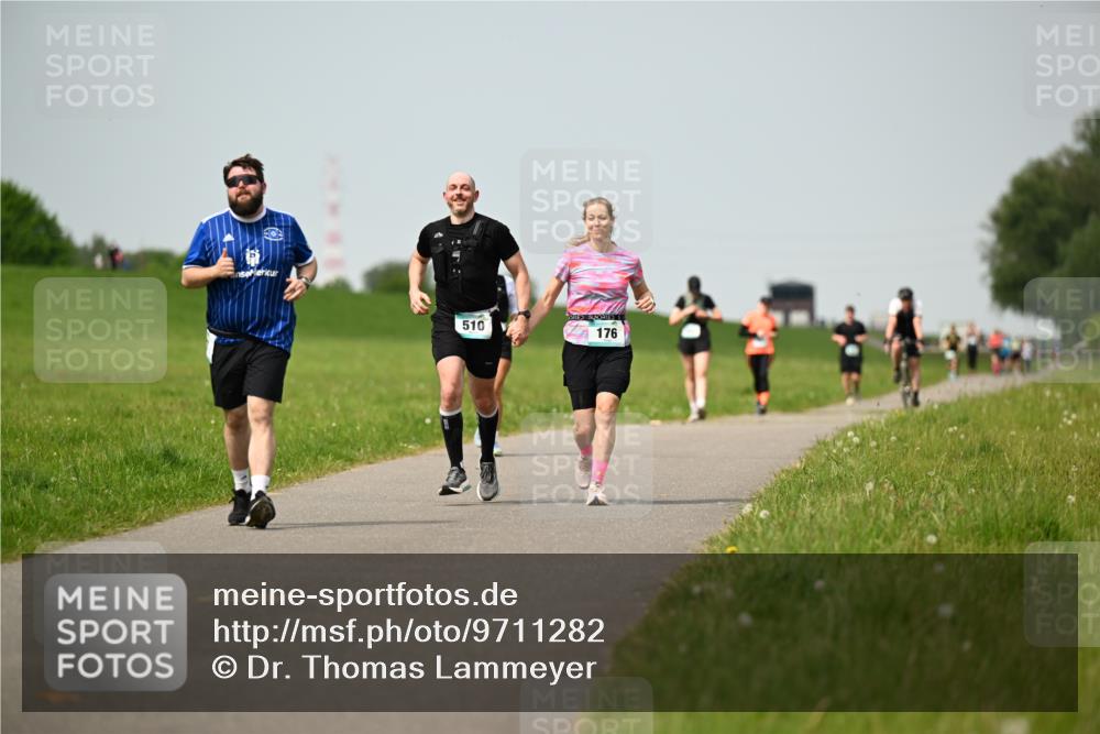 10.05.2026 - 8. Wedeler Halbmarathon Dr. Thomas Lammeyer http://msf.ph/oto/9711282 10.05.2026 12:06:12 Laufen 510, 176 meine-sportfotos.de