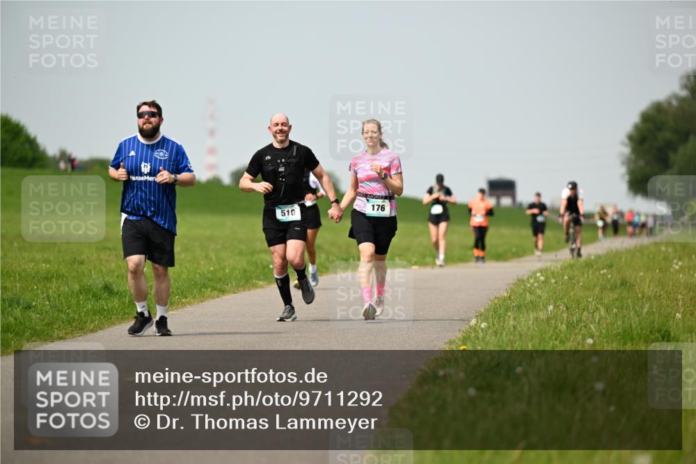 10.05.2026 - 8. Wedeler Halbmarathon Dr. Thomas Lammeyer http://msf.ph/oto/9711292 10.05.2026 12:06:13 Laufen 510, 176 meine-sportfotos.de