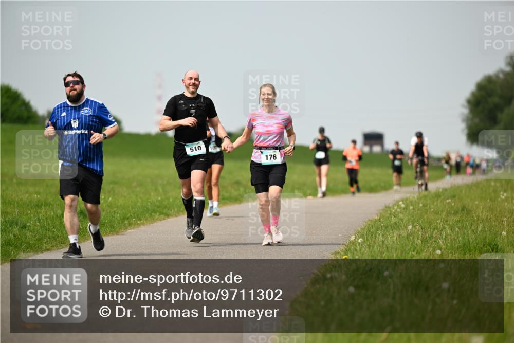 10.05.2026 - 8. Wedeler Halbmarathon Dr. Thomas Lammeyer http://msf.ph/oto/9711302 10.05.2026 12:06:13 Laufen 510, 176 meine-sportfotos.de