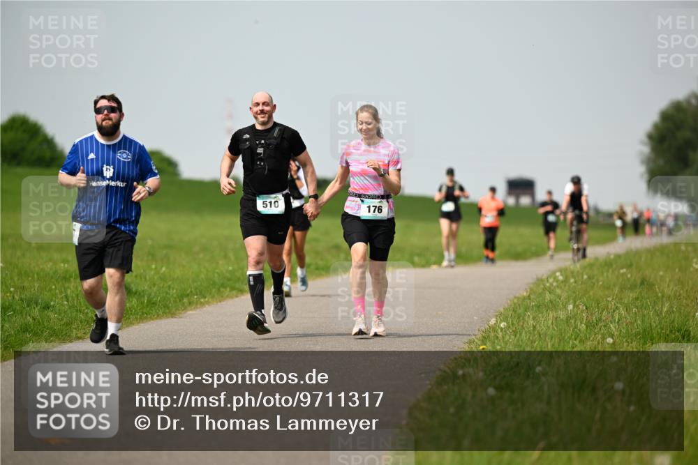 10.05.2026 - 8. Wedeler Halbmarathon Dr. Thomas Lammeyer http://msf.ph/oto/9711317 10.05.2026 12:06:14 Laufen 510, 176 meine-sportfotos.de