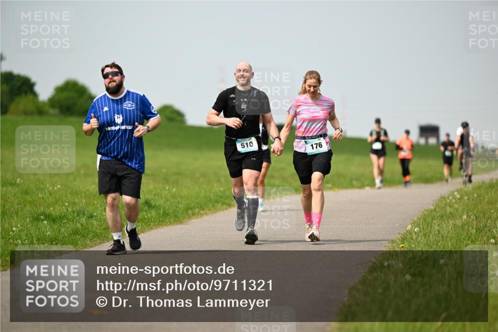 10.05.2026 - 8. Wedeler Halbmarathon Dr. Thomas Lammeyer http://msf.ph/oto/9711321 10.05.2026 12:06:14 Laufen 510, 176 meine-sportfotos.de