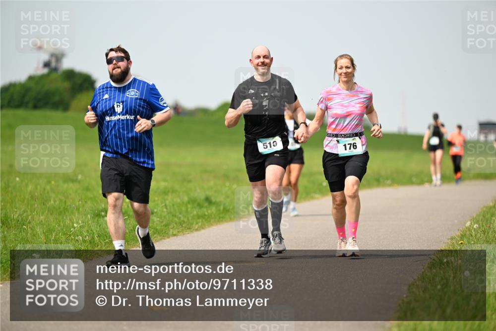 10.05.2026 - 8. Wedeler Halbmarathon Dr. Thomas Lammeyer http://msf.ph/oto/9711338 10.05.2026 12:06:16 Laufen 510, 176 meine-sportfotos.de