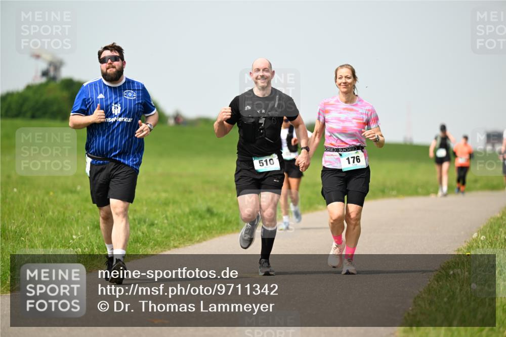 10.05.2026 - 8. Wedeler Halbmarathon Dr. Thomas Lammeyer http://msf.ph/oto/9711342 10.05.2026 12:06:16 Laufen 510, 176 meine-sportfotos.de