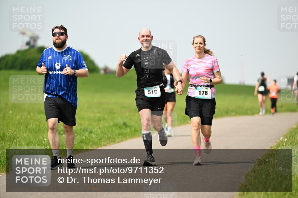10.05.2026 - 8. Wedeler Halbmarathon Dr. Thomas Lammeyer http://msf.ph/oto/9711352 10.05.2026 12:06:16 Laufen 510, 176 meine-sportfotos.de