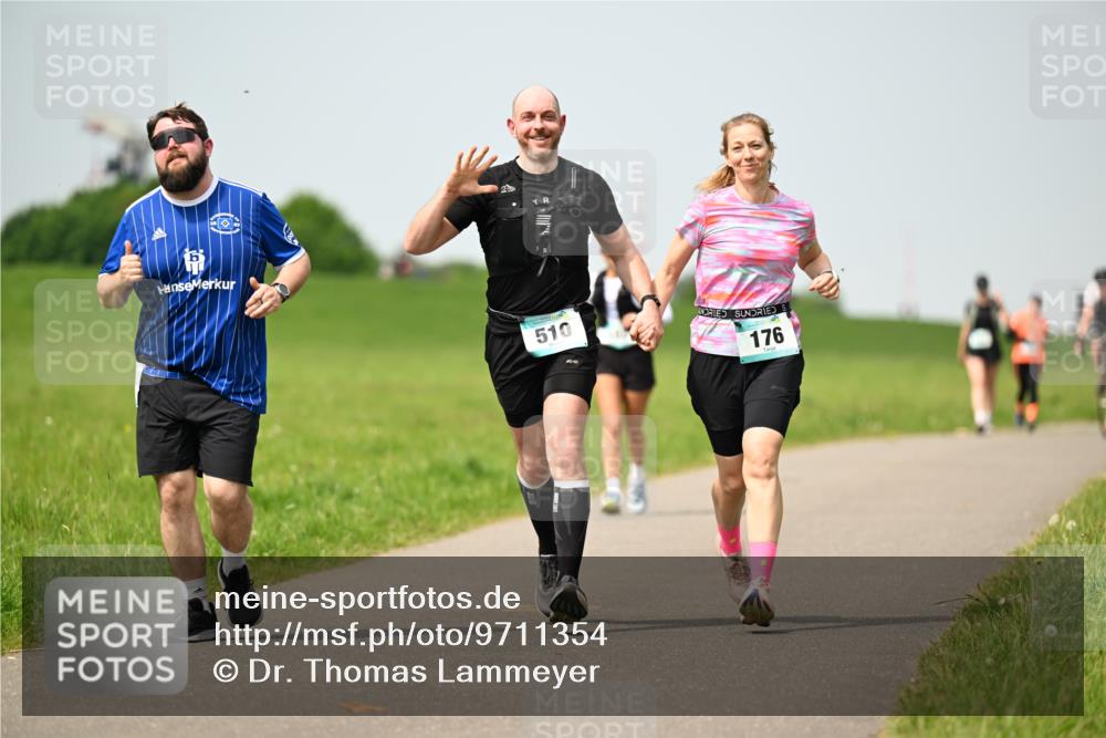 10.05.2026 - 8. Wedeler Halbmarathon Dr. Thomas Lammeyer http://msf.ph/oto/9711354 10.05.2026 12:06:16 Laufen 510, 176 meine-sportfotos.de