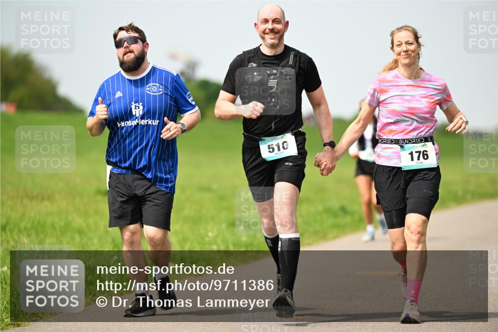 10.05.2026 - 8. Wedeler Halbmarathon Dr. Thomas Lammeyer http://msf.ph/oto/9711386 10.05.2026 12:06:18 Laufen 510, 176 meine-sportfotos.de