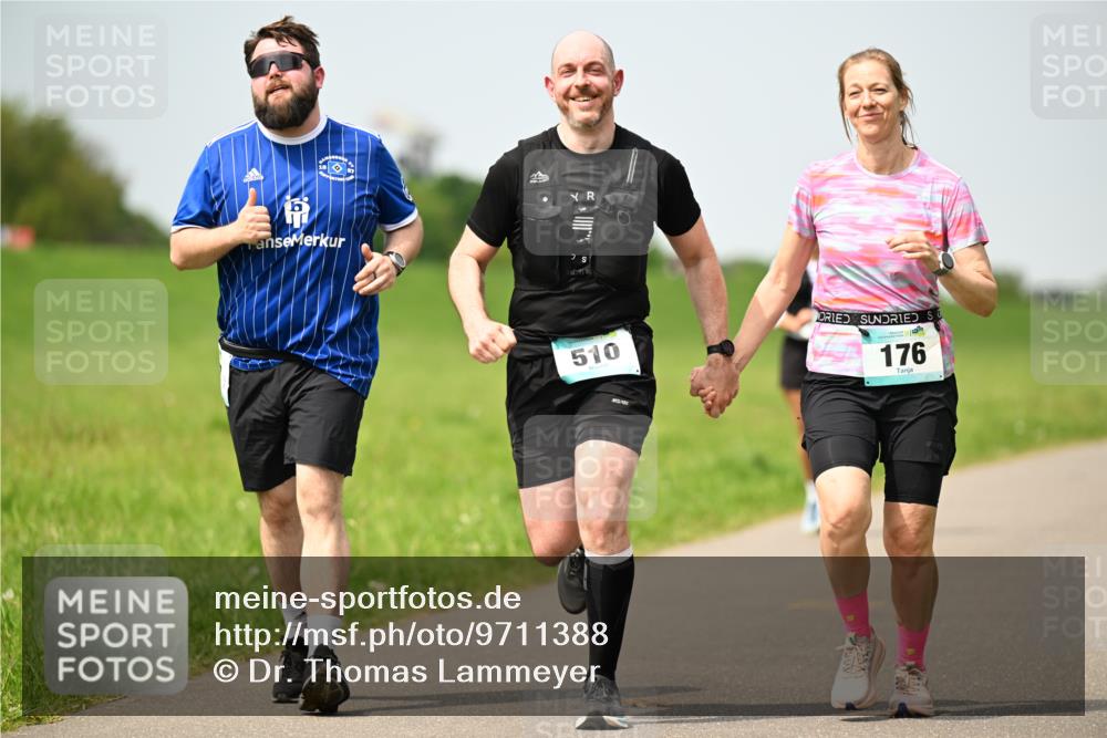 10.05.2026 - 8. Wedeler Halbmarathon Dr. Thomas Lammeyer http://msf.ph/oto/9711388 10.05.2026 12:06:18 Laufen 510, 176 meine-sportfotos.de