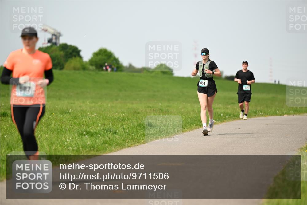 10.05.2026 - 8. Wedeler Halbmarathon Dr. Thomas Lammeyer http://msf.ph/oto/9711506 10.05.2026 12:06:37 Laufen 687, 554, 321 meine-sportfotos.de