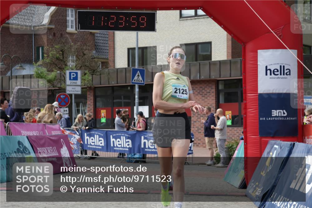 10.05.2026 - 8. Wedeler Halbmarathon Yannick Fuchs http://msf.ph/oto/9711523 10.05.2026 11:23:57 Ziel 2125, 2165 meine-sportfotos.de