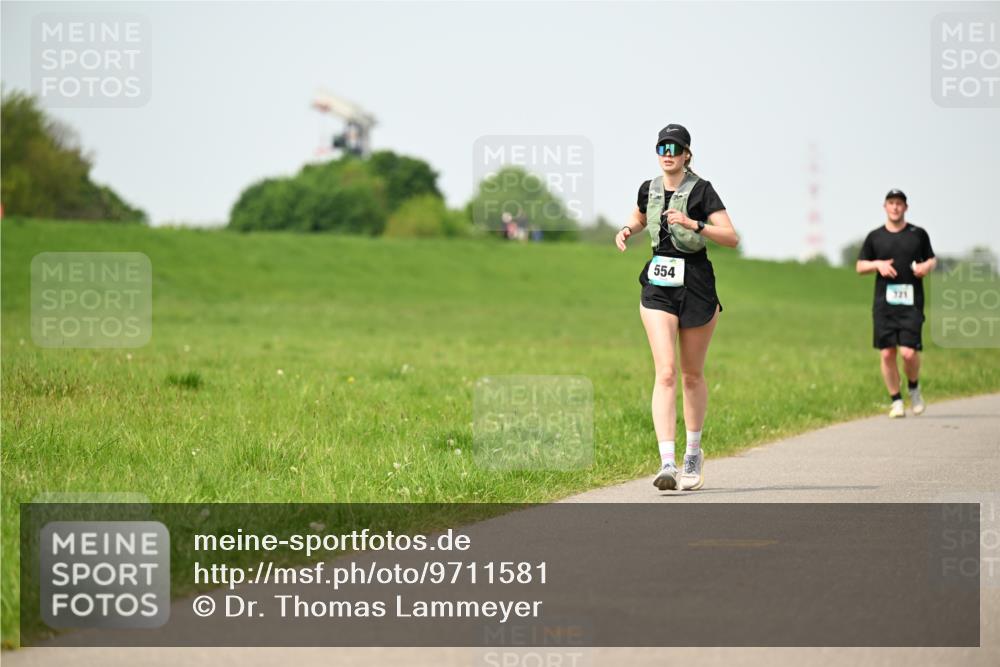 10.05.2026 - 8. Wedeler Halbmarathon Dr. Thomas Lammeyer http://msf.ph/oto/9711581 10.05.2026 12:06:40 Laufen 554, 321 meine-sportfotos.de
